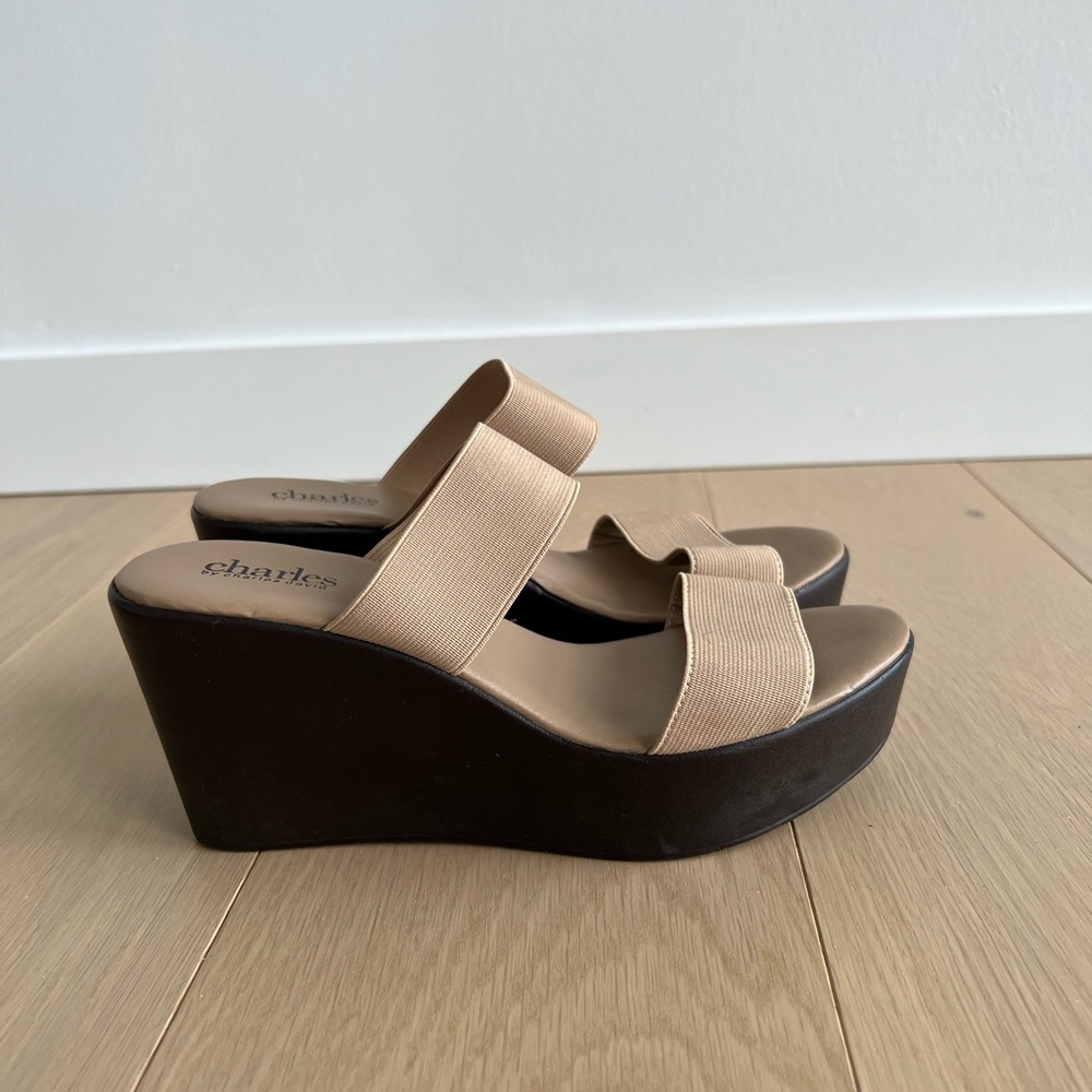 Perfect summer wedge sandal!